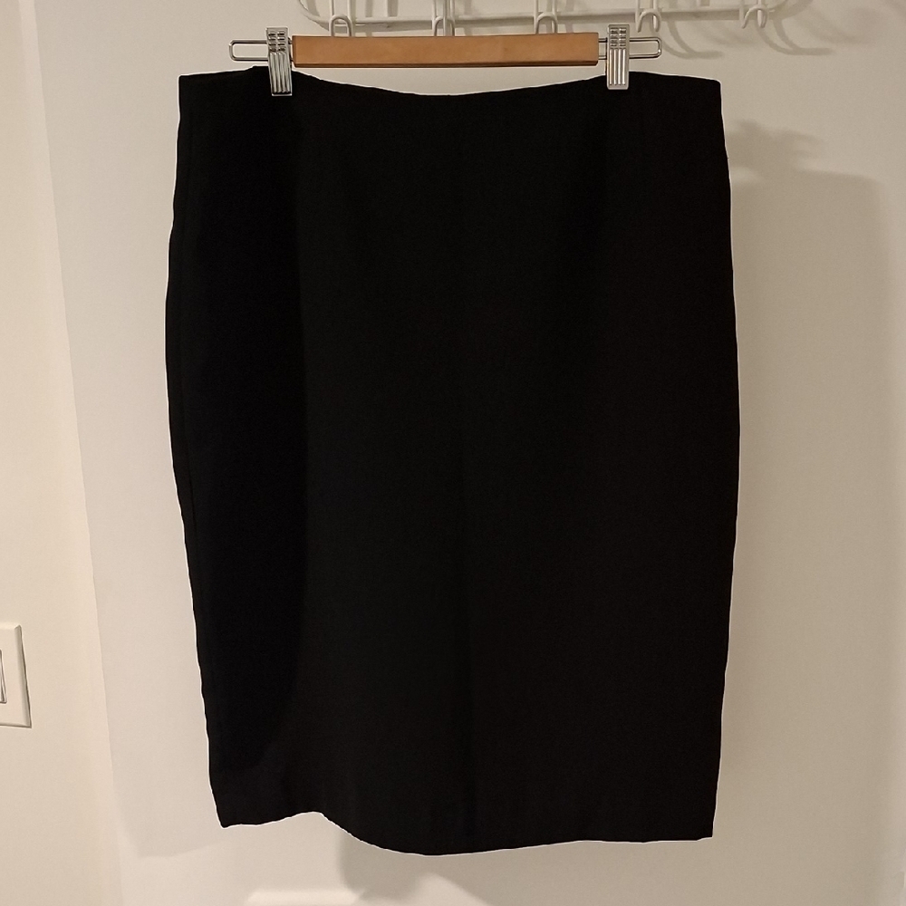 Larry Levine Women's Classic Black Pencil Skirt - Full Lined (Size US 14)